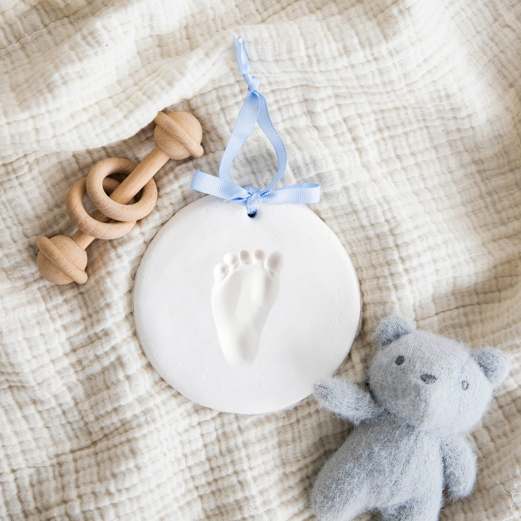 A photo of the finished babyprints keepsake.